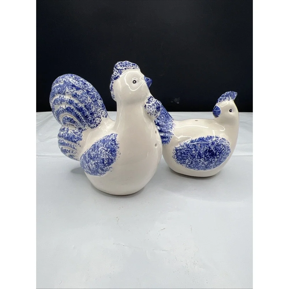 NIB Vintage CIB CIC Spongeware Rooster Chicken Ceramic Salt Pepper Shakers Set
